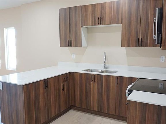 5th image of 2918 W Kenwood St #4