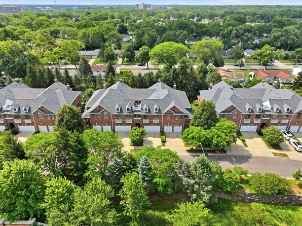 299 Arbor Glen Blvd, Schaumburg, IL 60195