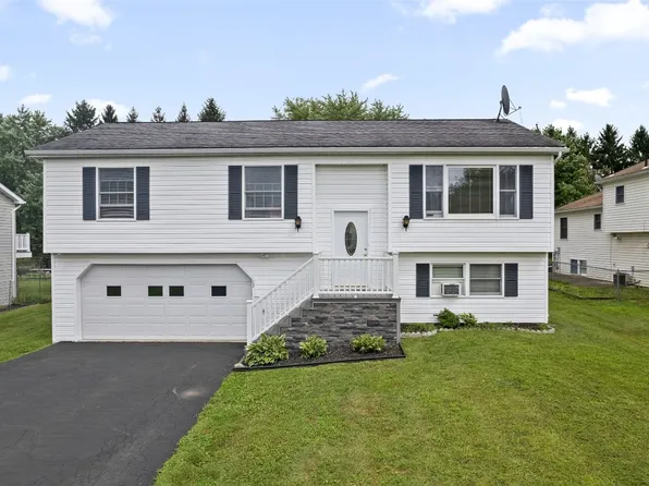 13 Maplewood Dr, Apalachin, NY 13732