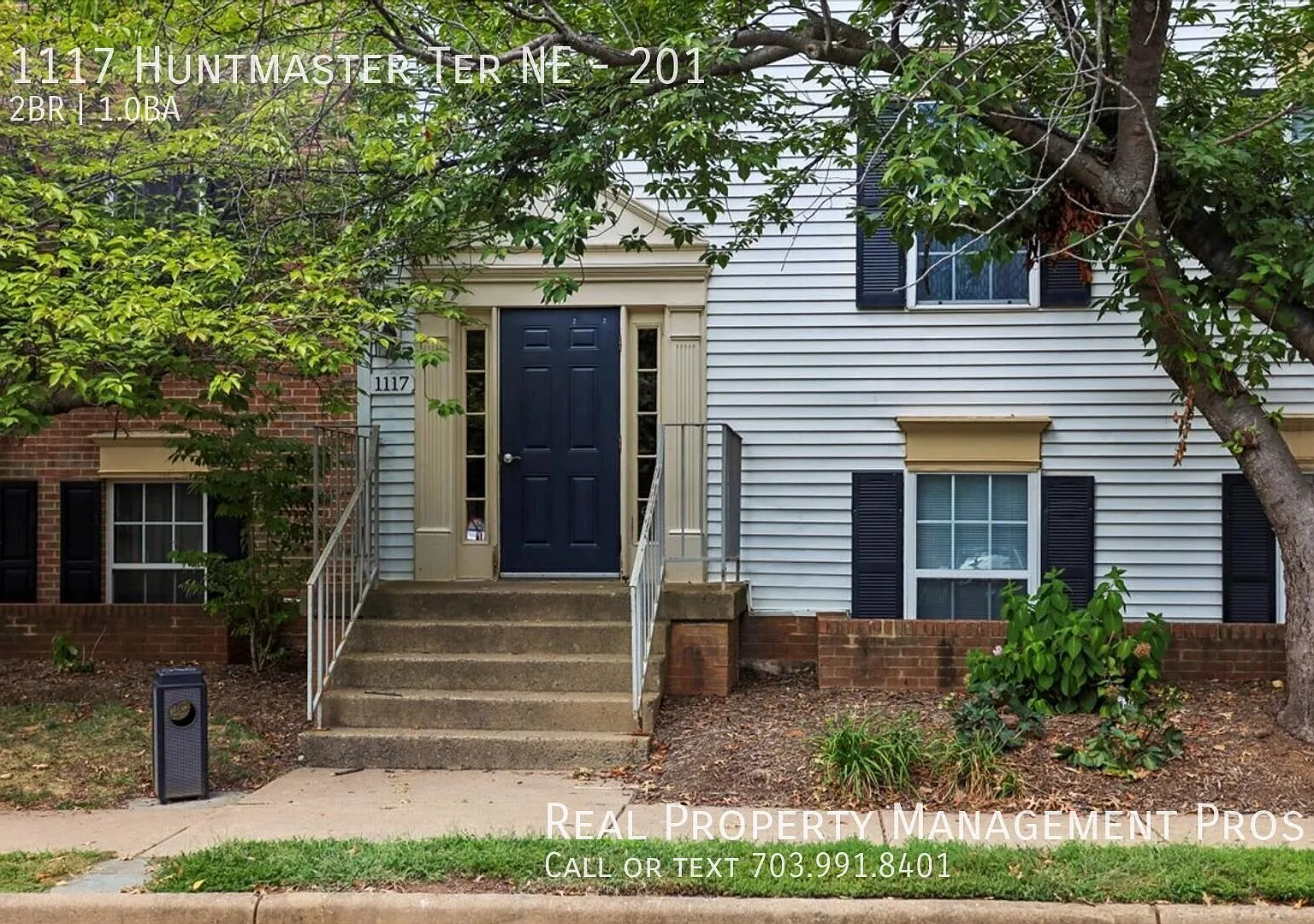 Nicely Maintained 2 Bedroom Condo In the Heart of Leesburg For Rent! — Photo 1