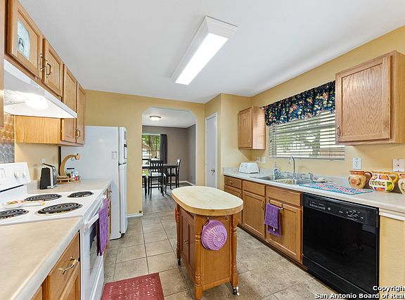 2nd image of 1035 Creek Knl