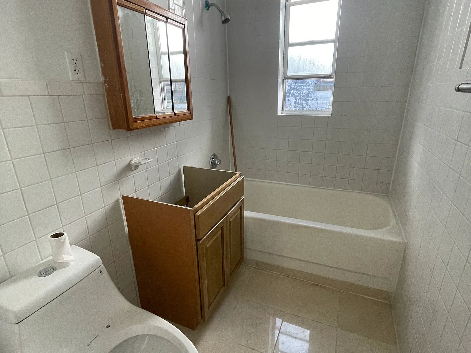 2 bed, 700 sqft, $2,700 — Photo 2