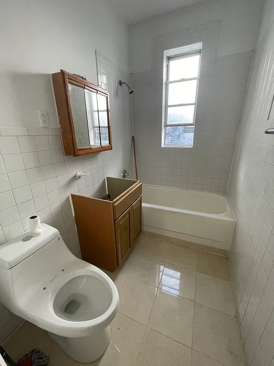 Building Photo - 1250 Manor Ave #3R
