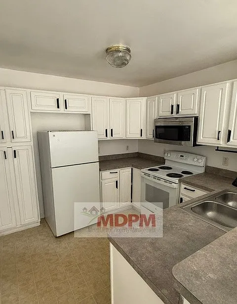 2 bed, 1.5 bath, 1100 sqft, $1,550 — Photo 2