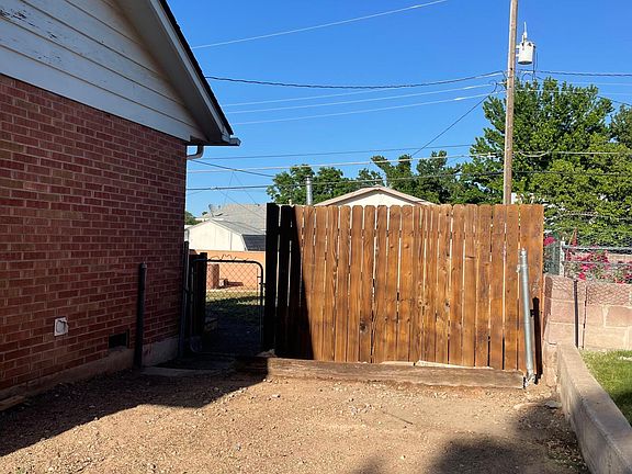 Driveway to backyard gate