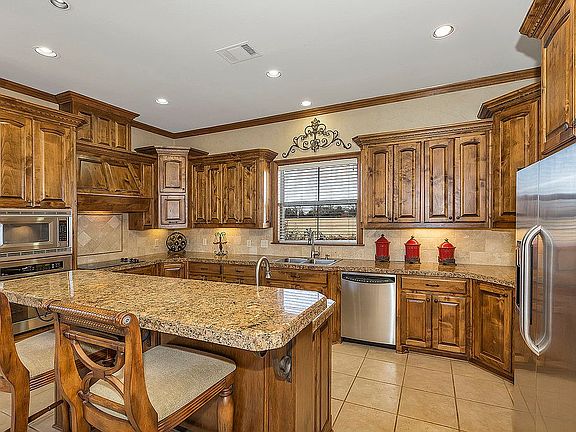 4th image of 4011 Tracy Ln