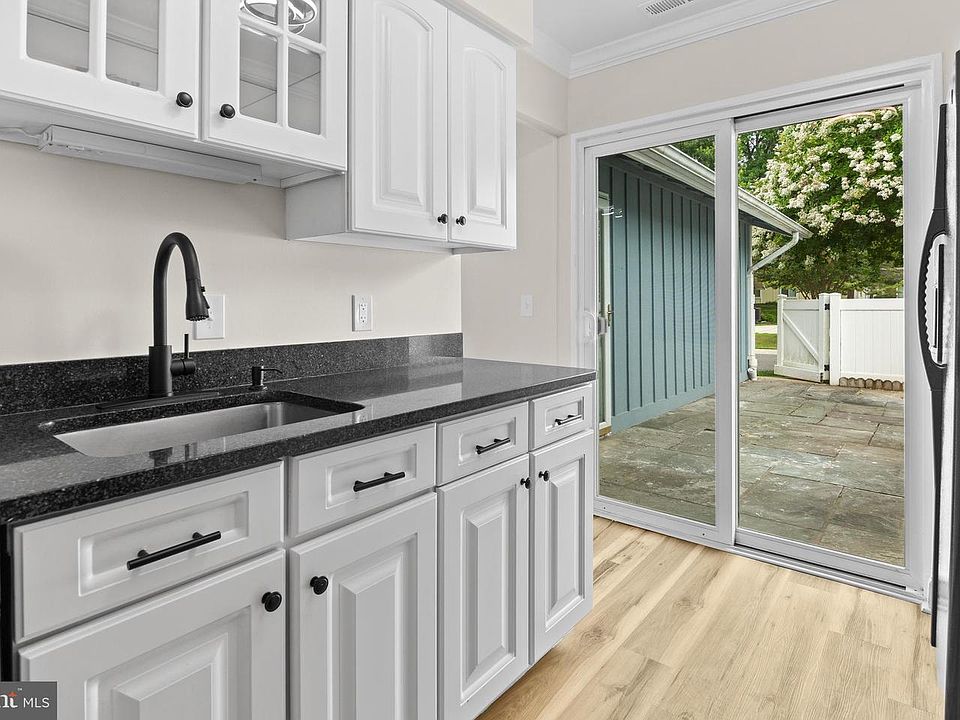 1st image of 7 Finsbury Park Ct #44-B