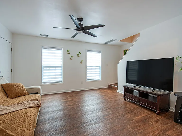481 Leawood Cir — Photo 10