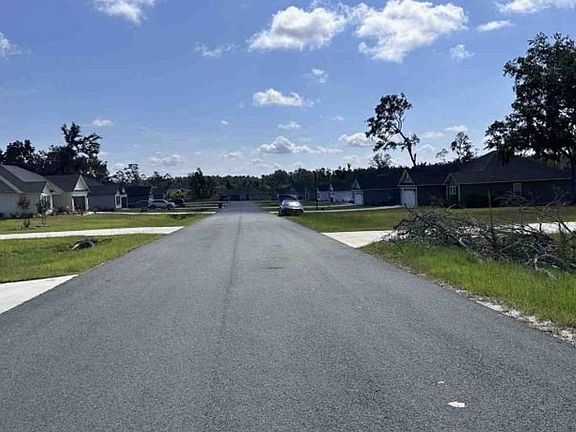 Exterior Neighborhood (street photo)