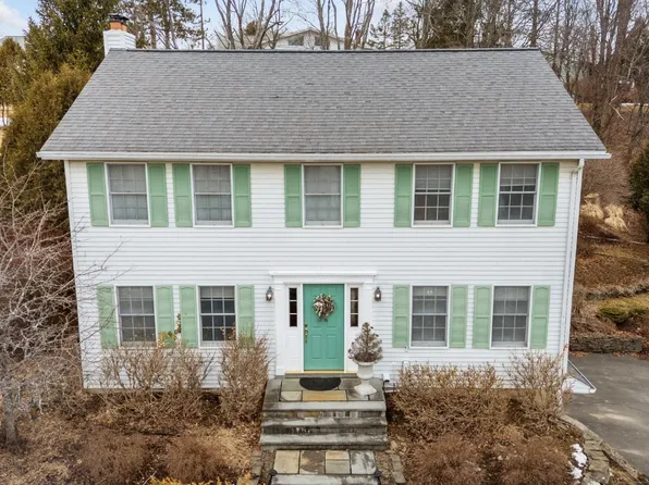 628 Leon Dr, Endicott, NY 13760