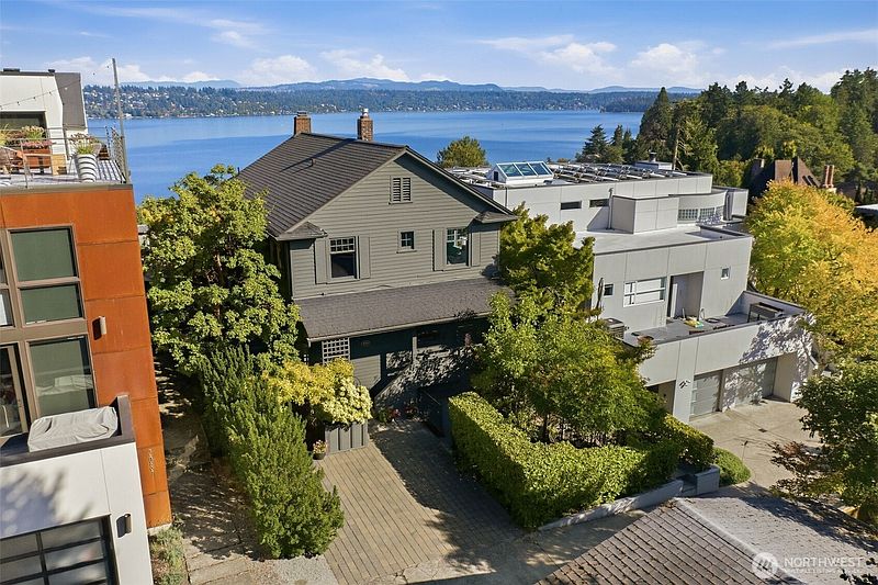 2nd image of 2039 34th Avenue S