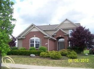 27945 S Mockingbird Dr #97, Flat Rock, MI 48134