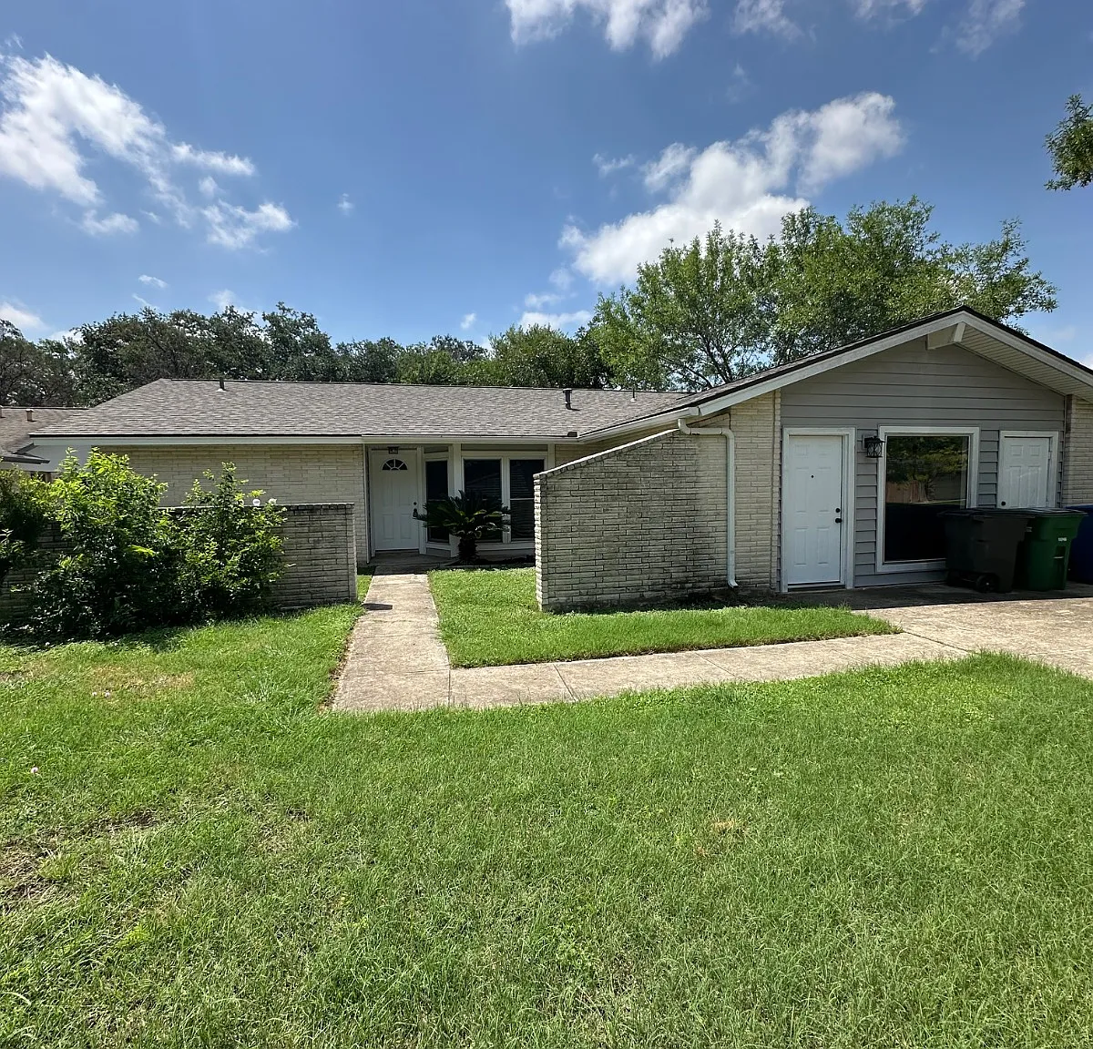 4 bed, 1819 sqft, $2,000 — Photo 1