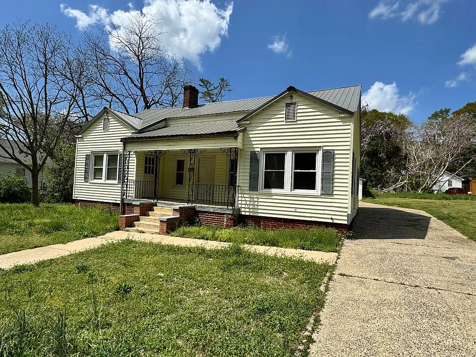 1011 Earl St