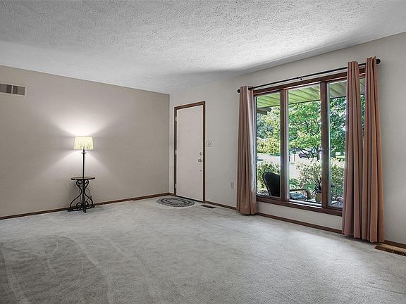 2nd image of 533 Pike Dr W