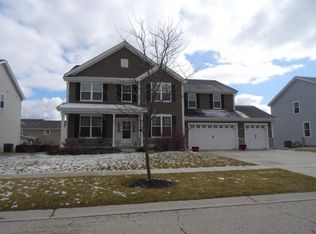 461 Shannon Pkwy, Elgin, IL 60124