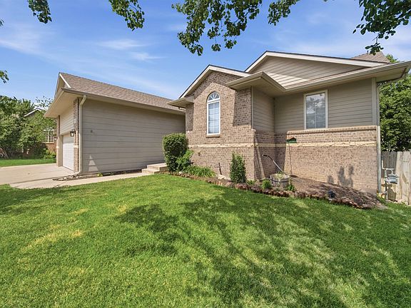 3rd image of 308 W Waterford Ct
