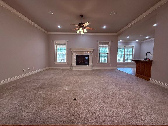 2nd image of 33 Tewkesbury Circle Dr