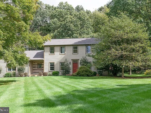 8 Lexington Dr, Newville, PA 17241