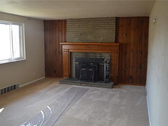 3rd image of 2640 Pine Hill Dr