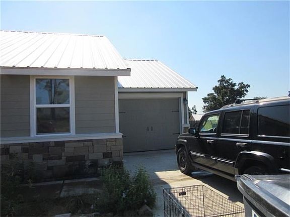 2nd image of 101 N Mockingbird Ln
