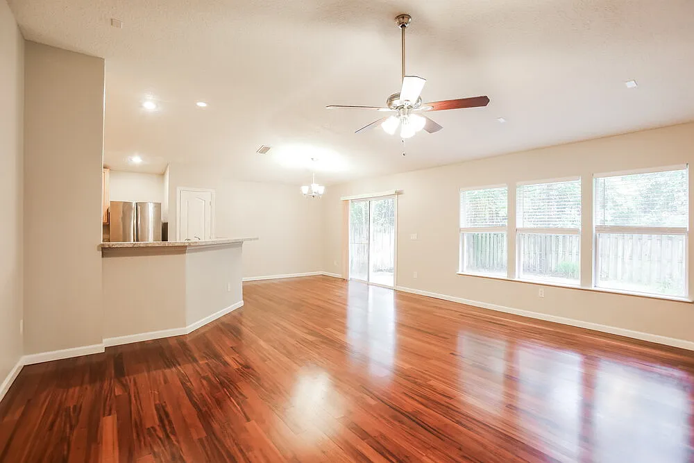 3 bed, 2.0 bath, 2119 sqft, $2,710 — Photo 4