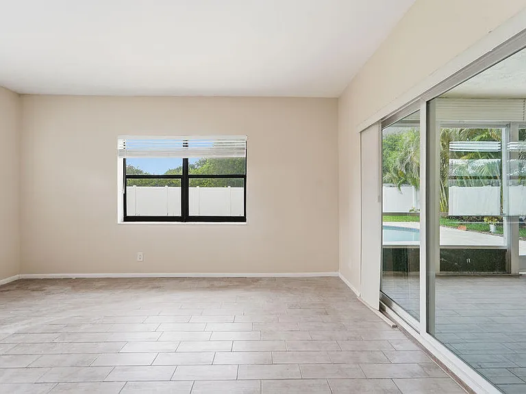 433 SW 27th Ave — Photo 26