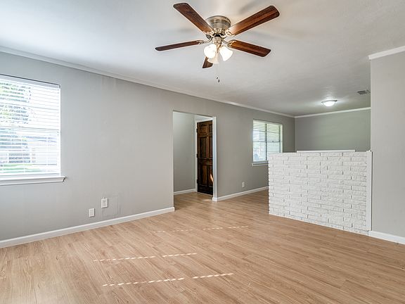 2nd image of 404 Valentine Ln