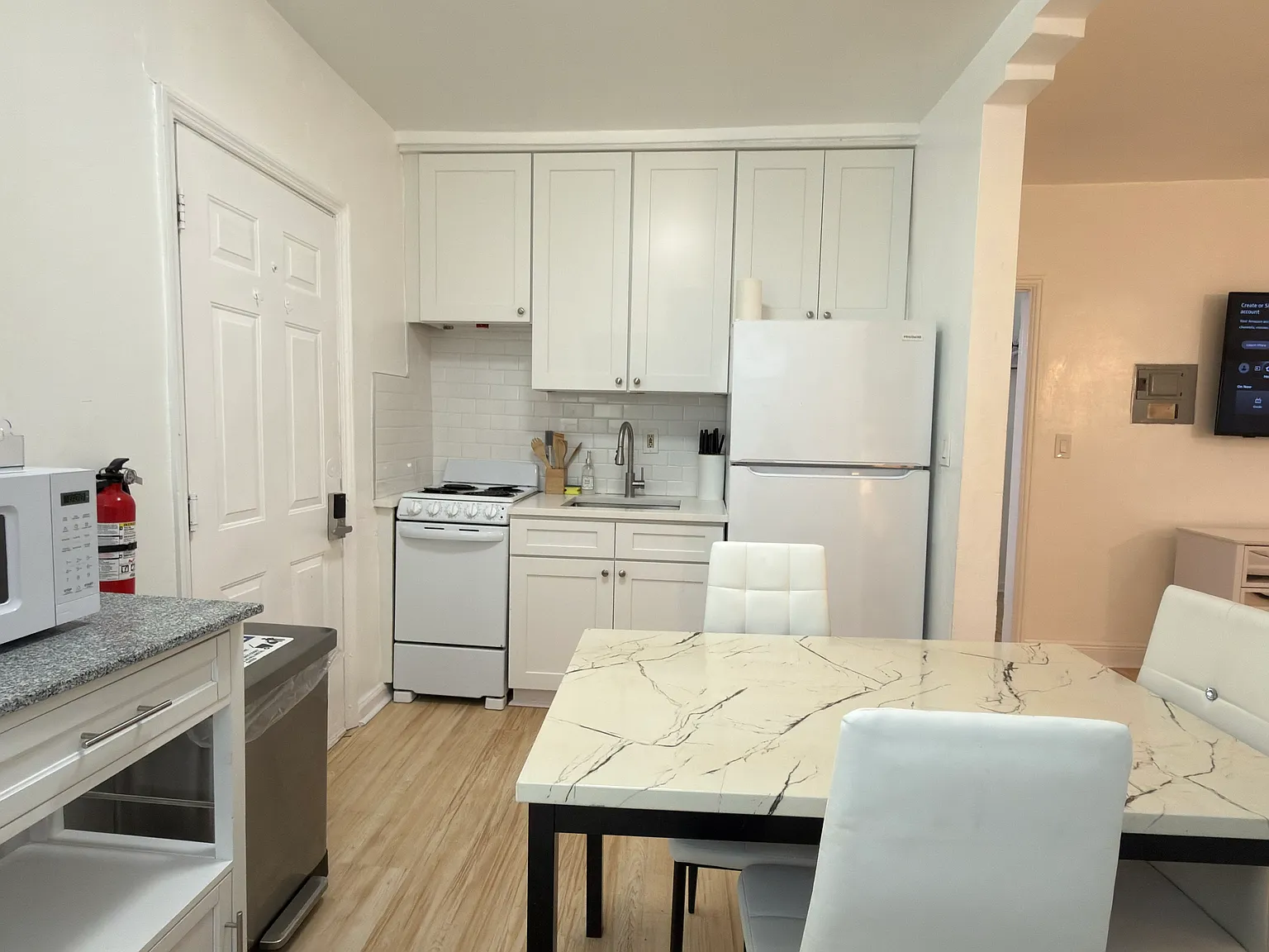545 Michigan Ave — Photo 3