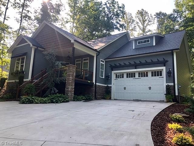 1st image of 272 Twin Creeks Dr