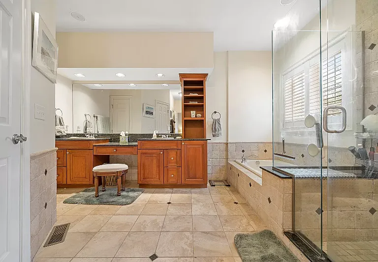 3 Katie Ln — Photo 10