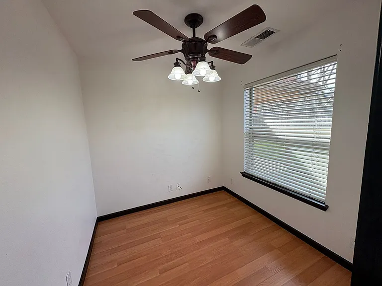 1031 N Crenshaw St — Photo 27