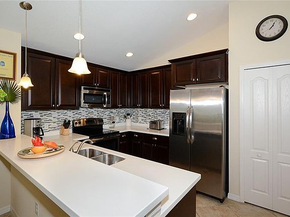 3rd image of 12484 Shimmering Oak Cir