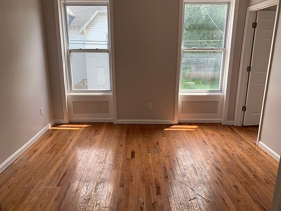 3rd image of 3249 7th Ave Floor 2