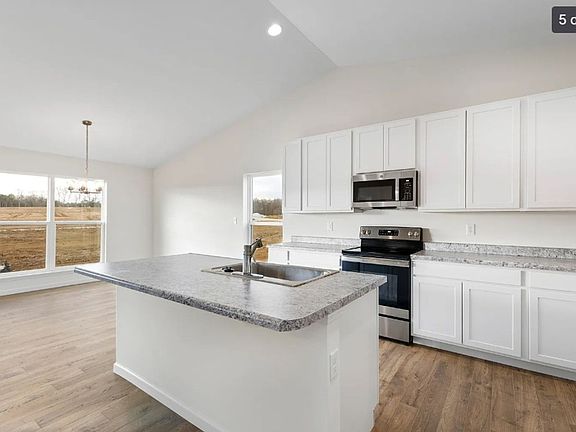 4th image of 443 Sweetgrass Dr
