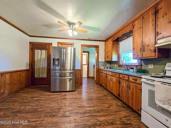 5th image of 520 Lake Road