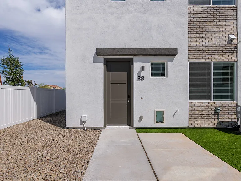 Corsica Villas at 20th Street — Photo 15