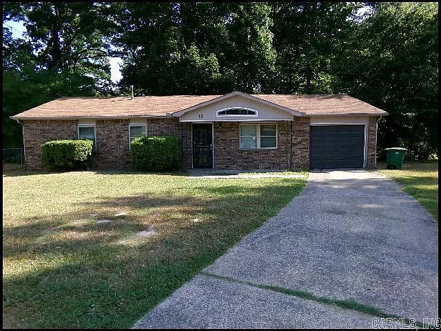 3 bed, 2.0 bath, 1435 sqft, $1,350 — Photo 2