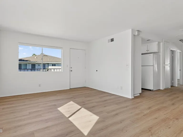 1179 Acadia Pl — Photo 3