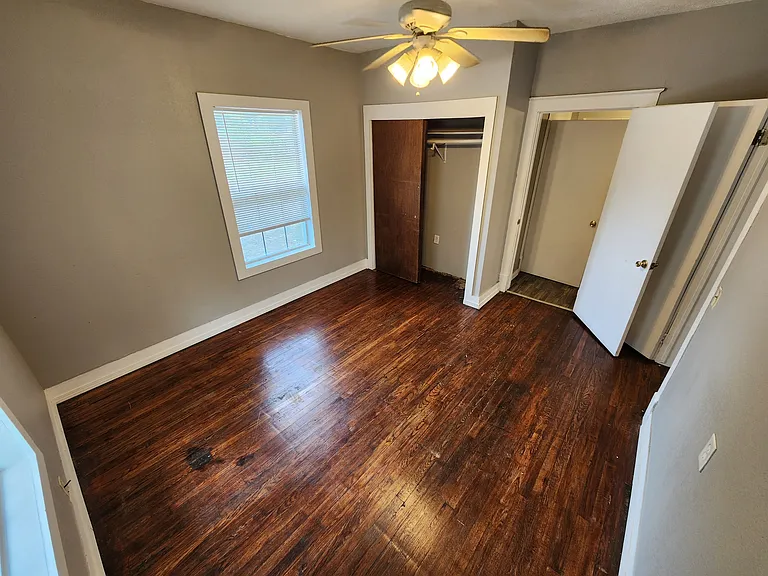 430 W 10th St — Photo 3