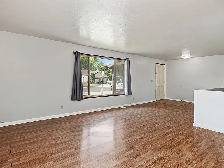 158 Ridgeway Dr — Photo 3