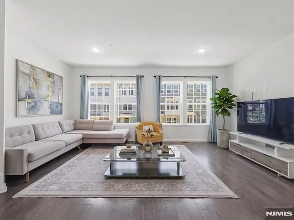 85 Truman Dr, Wood Ridge, NJ 07075