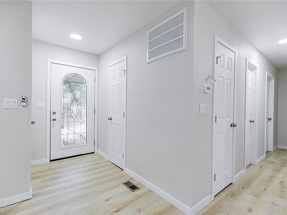 3rd image of 14 Abbey Ln