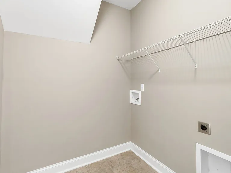 127 Ganton Dr — Photo 18