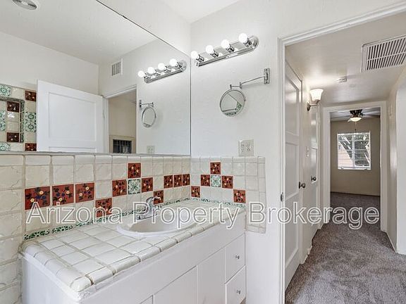 3rd image of 1137 W Glenrosa Ave APT 2