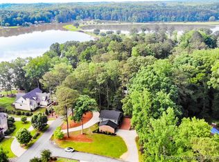 225 Lakeview Dr, Sanford, NC 27332