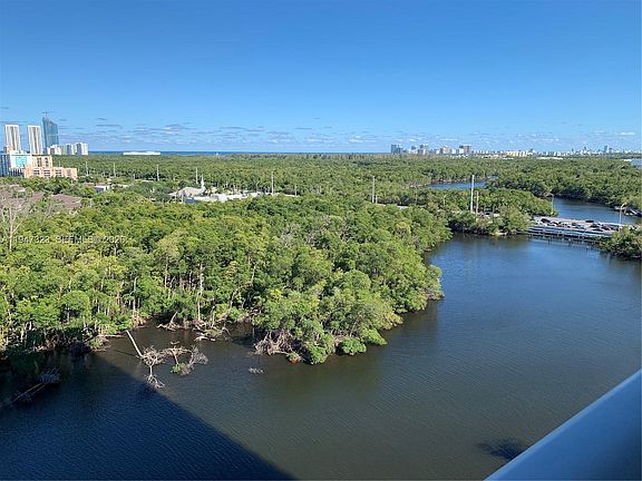 5th image of 16385 Biscayne Blvd #1417