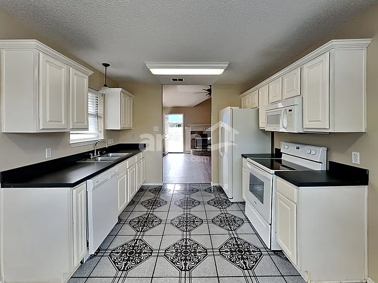 8432 Odell St — Photo 3