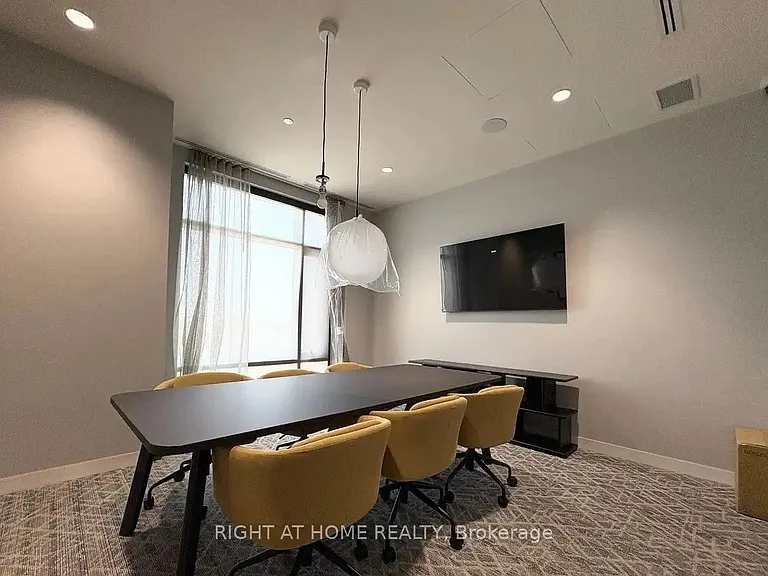 2495 Eglinton Ave W #1410 — Photo 17