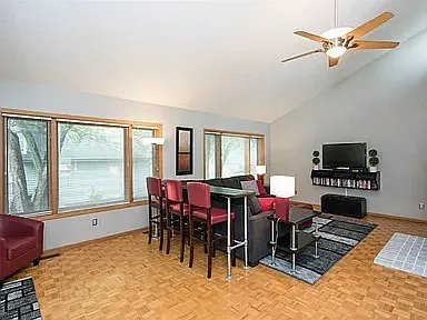 3 bed, 1644 sqft, $2,400 — Photo 4